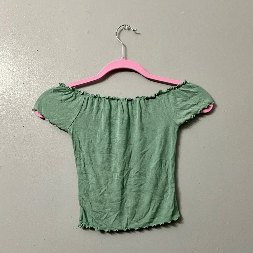 Off-Shoulder Ruffled Crop Top - Picture 4 of 4